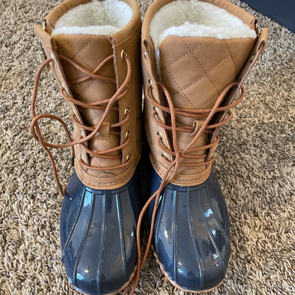 Just Fab Women’s Duck Boots Sz 6